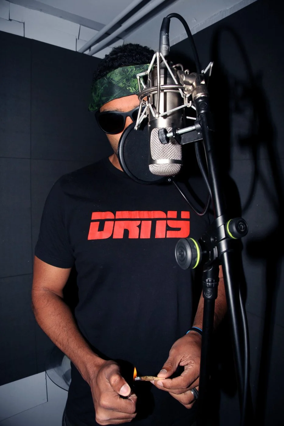 Sito at the recording microphone