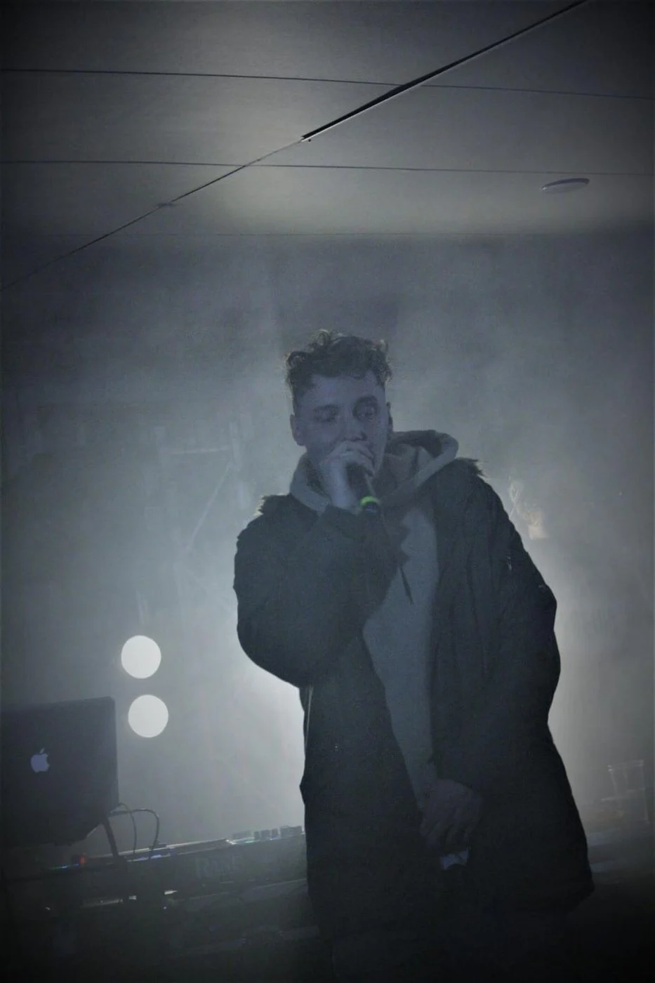Zesi performing with a microphone